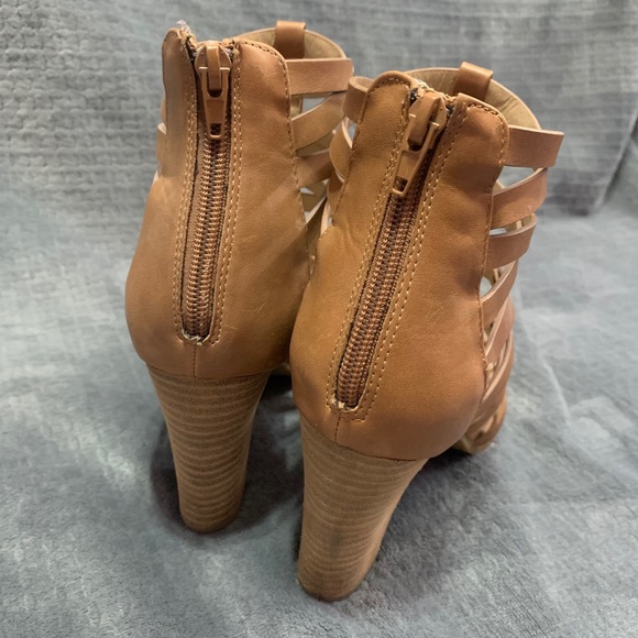 Heels - Picture 3 of 4